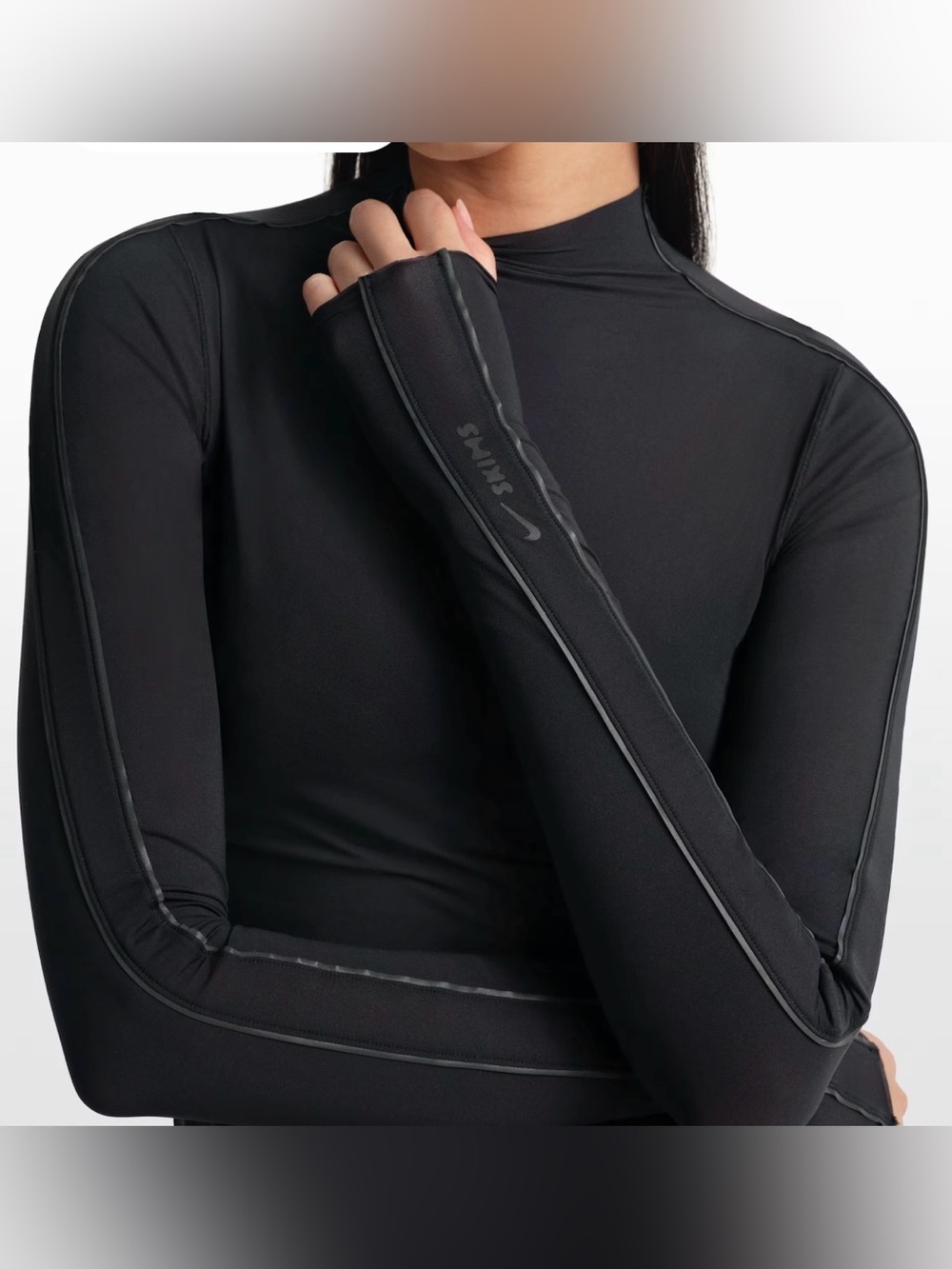 NikeSKIMS Weightless Layers
Women's Mock-Neck Long-Sleeve Top